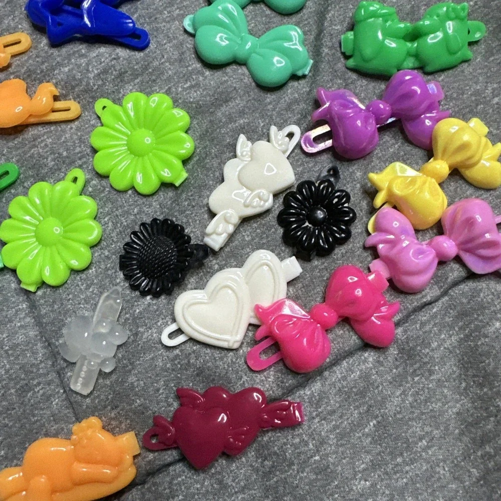 Lot Vintage Plastic Barrettes Hair Clips Hearts Flowers Bows Stars Animals